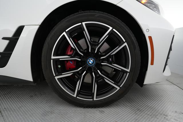 2022 BMW i4 — photo 7 of 22
