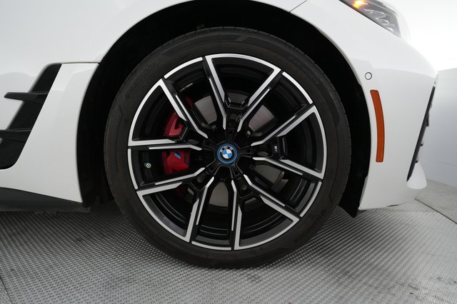 2022 BMW i4 — photo 7 of 22