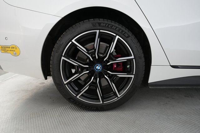 2022 BMW i4 — photo 16 of 22