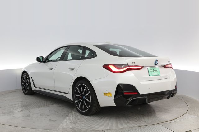 2022 BMW i4 — photo 12 of 22