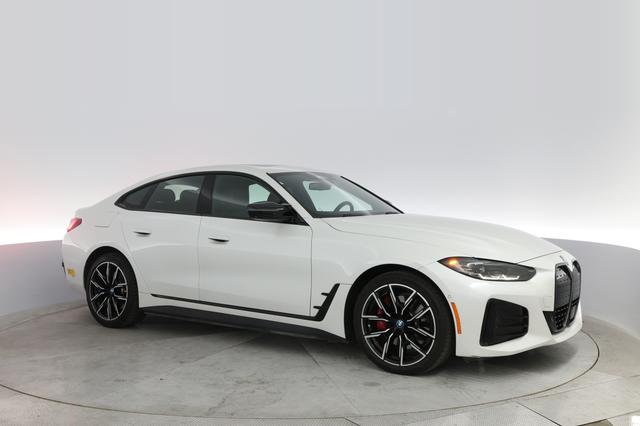 2022 BMW i4 — photo 8 of 22