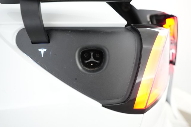 2022 Tesla Model Y — photo 8 of 23