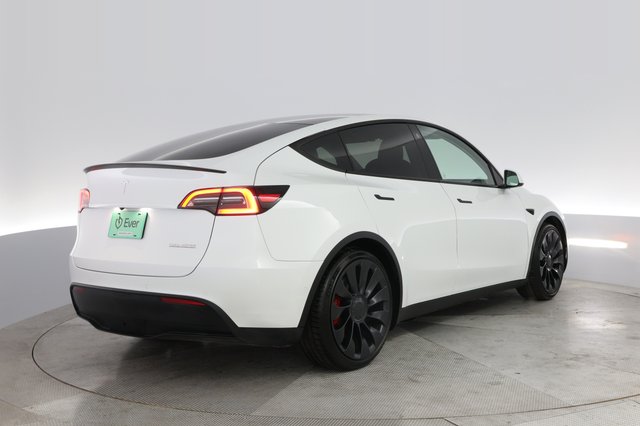 2022 Tesla Model Y — photo 2 of 23
