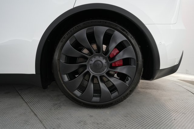 2022 Tesla Model Y — photo 16 of 23