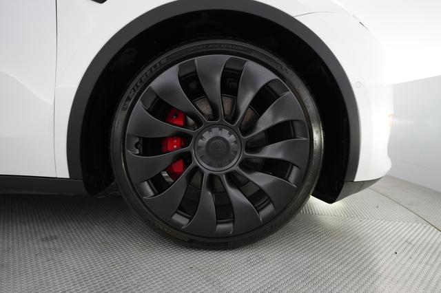 2022 Tesla Model Y — photo 7 of 23