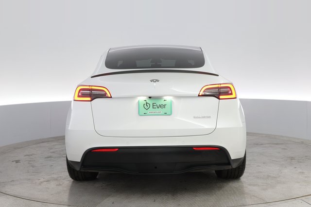 2022 Tesla Model Y — photo 12 of 23