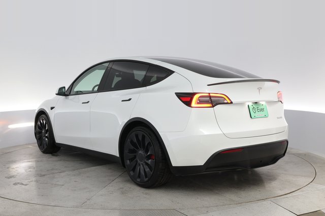 2022 Tesla Model Y — photo 13 of 23