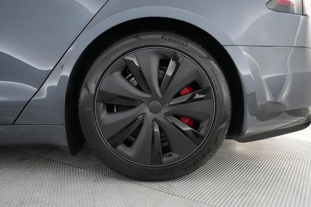2023 Tesla Model S — photo 7 of 21