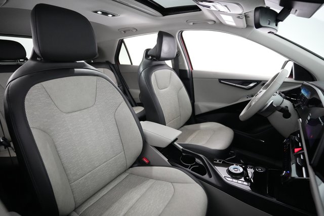2023 Kia Niro EV — photo 18 of 24