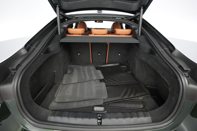 2024 BMW i4 — photo 6 of 21