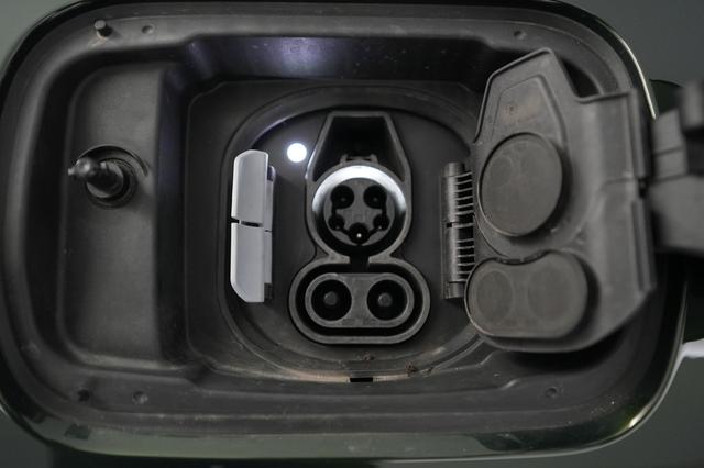 2024 BMW i4 — photo 8 of 21