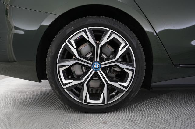 2024 BMW i4 — photo 7 of 21
