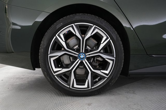 2024 BMW i4 — photo 7 of 21