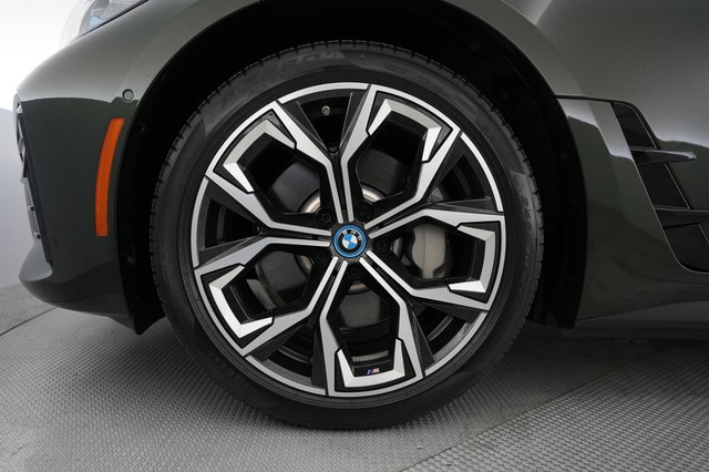 2024 BMW i4 — photo 16 of 21