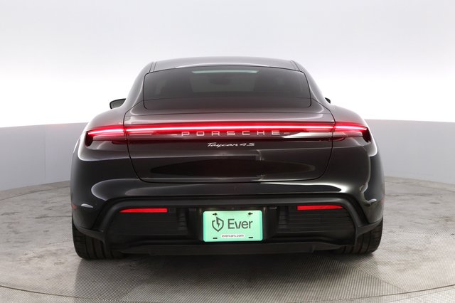2021 Porsche Taycan — photo 12 of 26