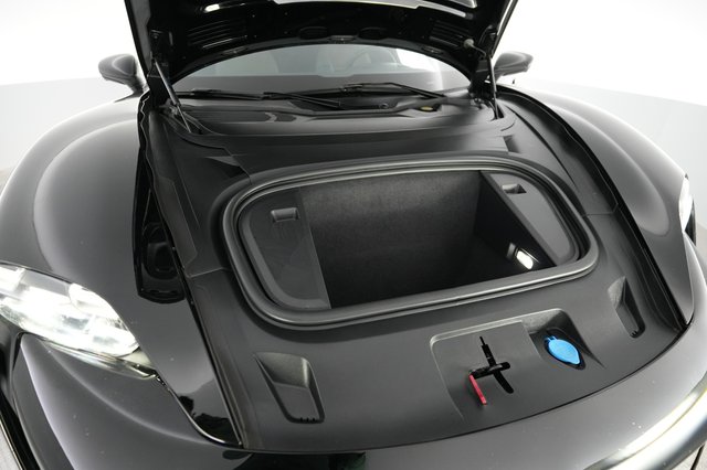 2021 Porsche Taycan — photo 21 of 26