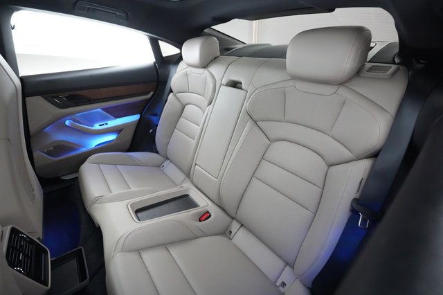 2021 Porsche Taycan — photo 19 of 26