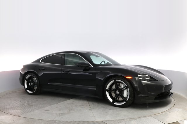 2021 Porsche Taycan — photo 11 of 26