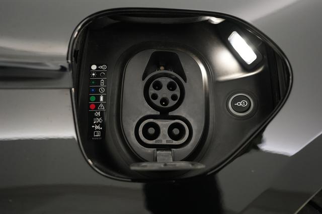 2021 Porsche Taycan — photo 8 of 26
