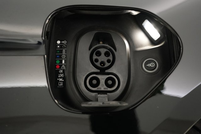 2021 Porsche Taycan — photo 8 of 26