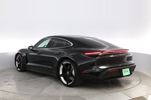 2021 Porsche Taycan — photo 13 of 26