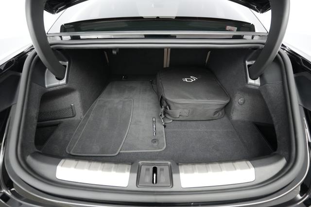 2021 Porsche Taycan — photo 6 of 26
