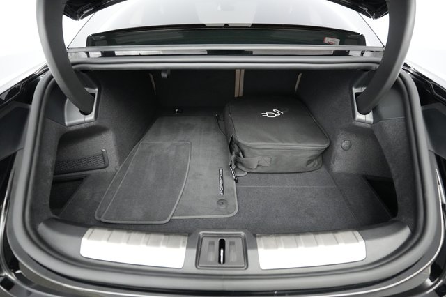 2021 Porsche Taycan — photo 6 of 26