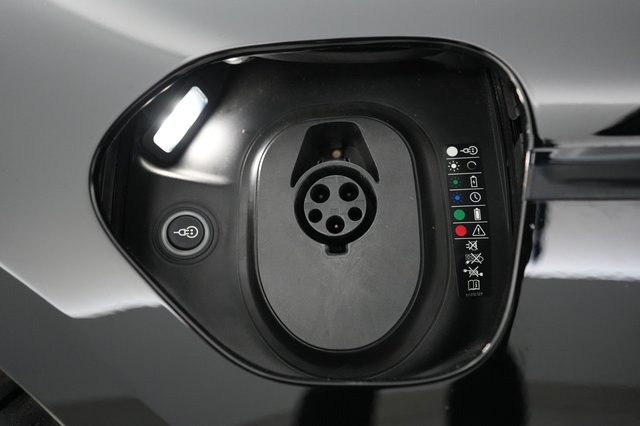 2021 Porsche Taycan — photo 22 of 26
