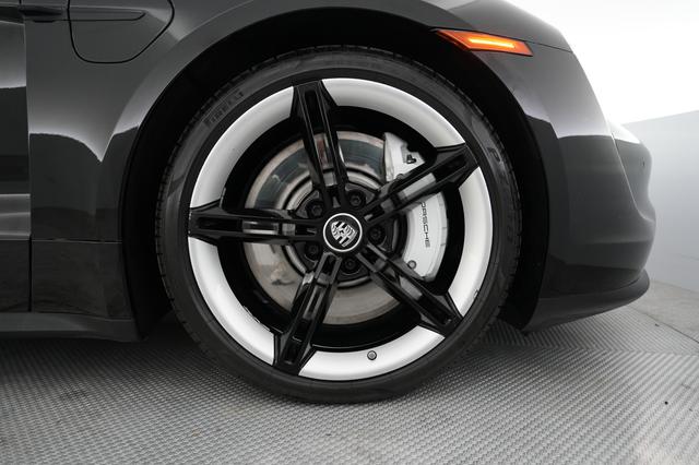 2021 Porsche Taycan — photo 7 of 26