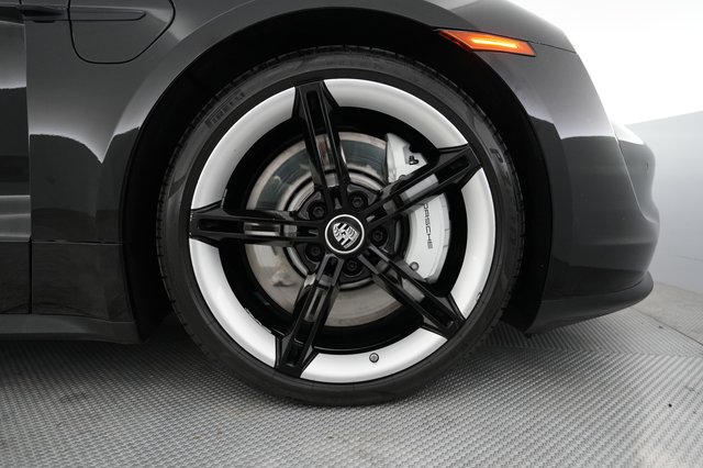 2021 Porsche Taycan — photo 7 of 26