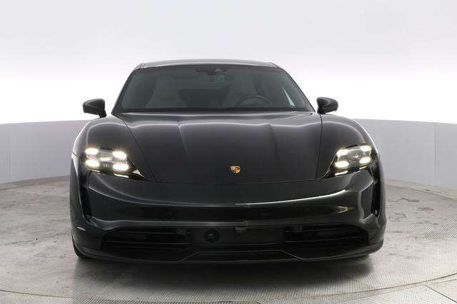 2021 Porsche Taycan — photo 9 of 26
