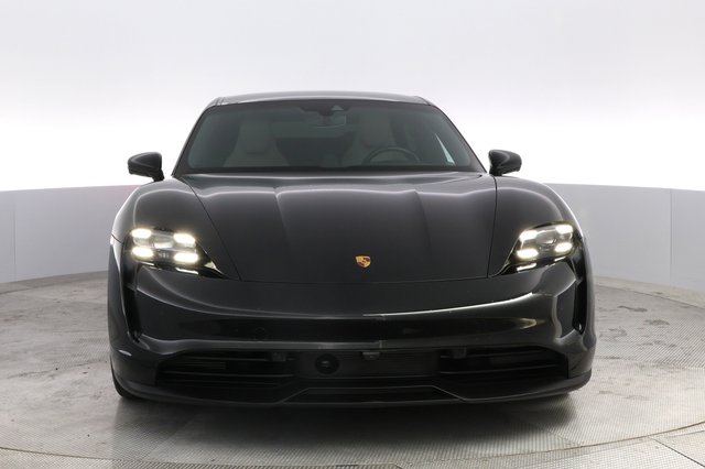 2021 Porsche Taycan — photo 9 of 26