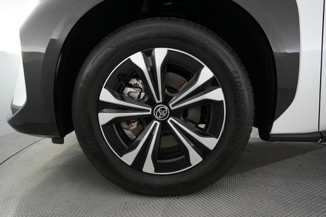 2023 Toyota bZ4X — photo 15 of 22