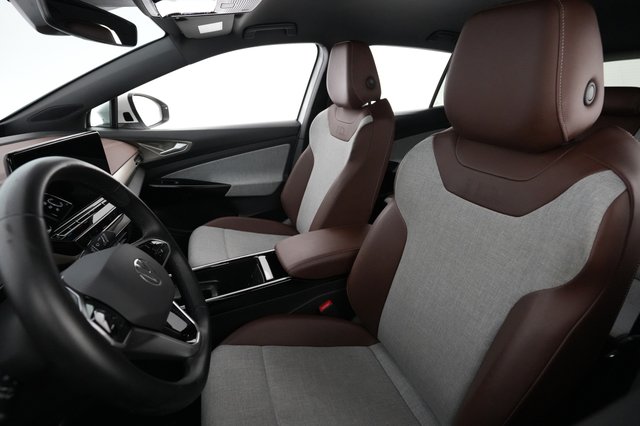 2023 Volkswagen ID.4 — photo 3 of 21