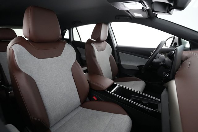 2023 Volkswagen ID.4 — photo 19 of 21