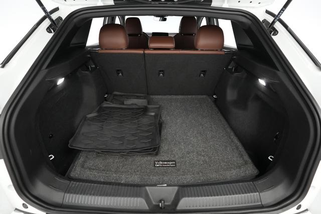 2023 Volkswagen ID.4 — photo 6 of 21