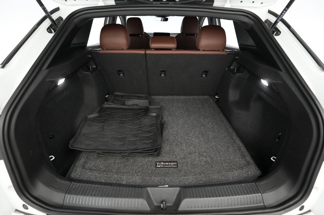 2023 Volkswagen ID.4 — photo 6 of 21