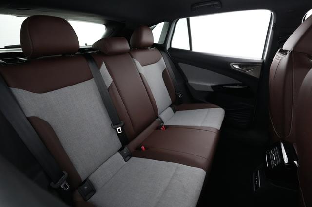 2023 Volkswagen ID.4 — photo 4 of 21