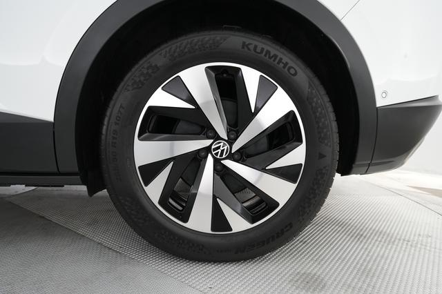 2023 Volkswagen ID.4 — photo 7 of 21
