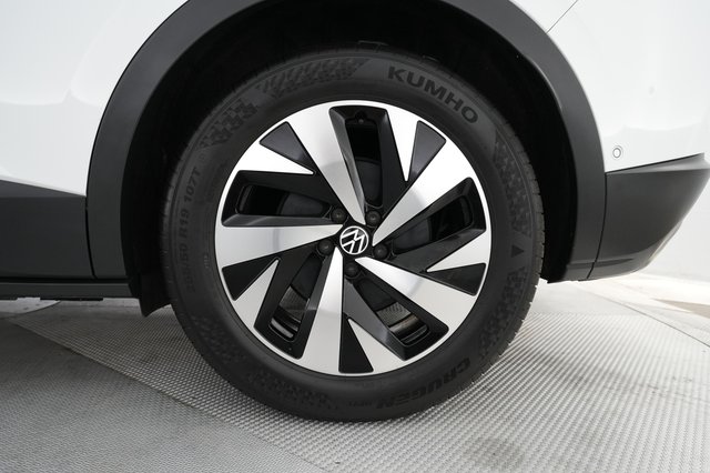 2023 Volkswagen ID.4 — photo 7 of 21