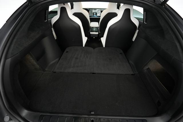2023 Tesla Model X — photo 6 of 23