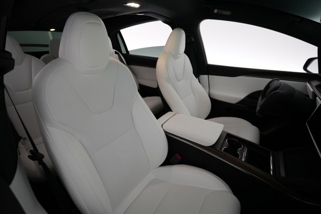 2023 Tesla Model X — photo 18 of 23