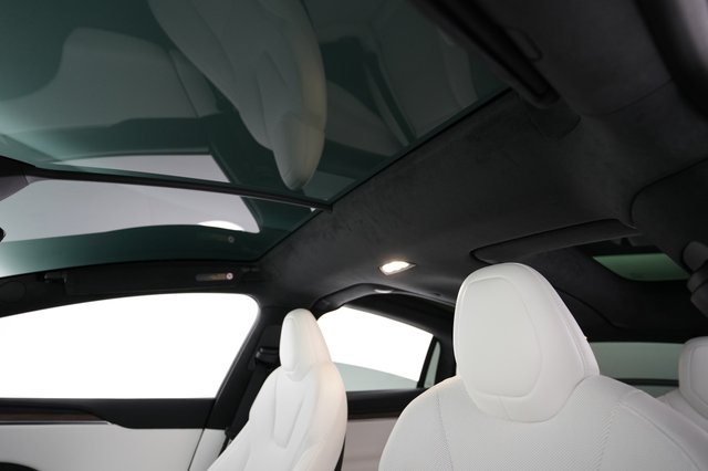 2023 Tesla Model X — photo 21 of 23