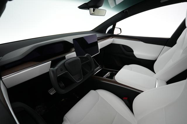 2023 Tesla Model X — photo 3 of 23