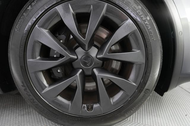 2023 Tesla Model X — photo 7 of 23