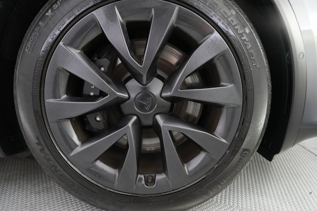 2023 Tesla Model X — photo 7 of 23
