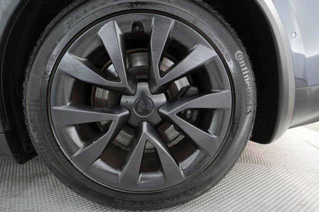 2023 Tesla Model X — photo 16 of 23