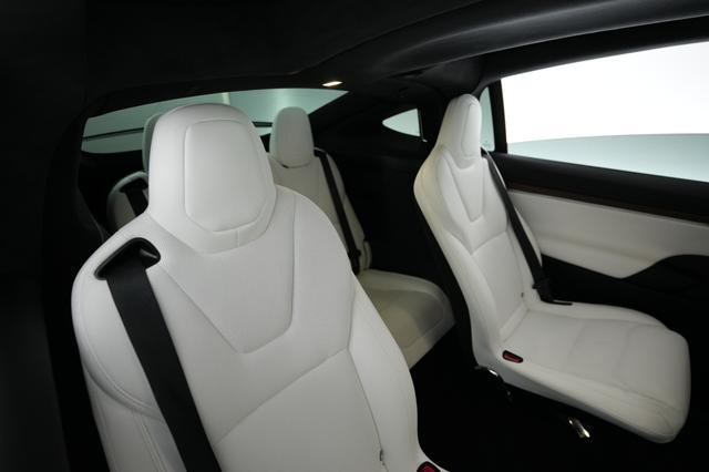 2023 Tesla Model X — photo 4 of 23