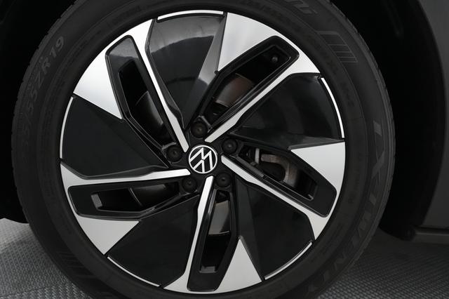 2021 Volkswagen ID.4 — photo 7 of 22