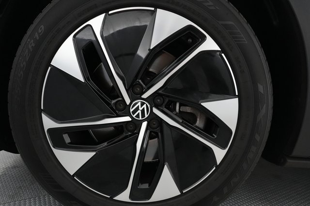 2021 Volkswagen ID.4 — photo 7 of 22